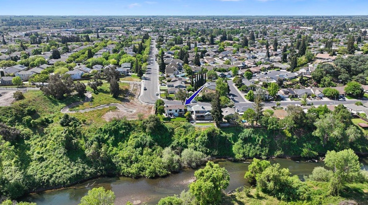 1298 Riv Blf Dr, Valley Home CA 95361-2678 exterior