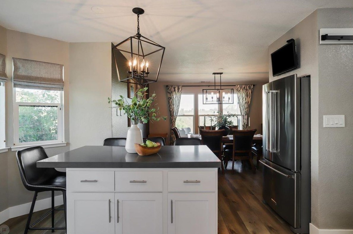 1298 Riv Blf Dr, Valley Home CA 95361-2678 exterior