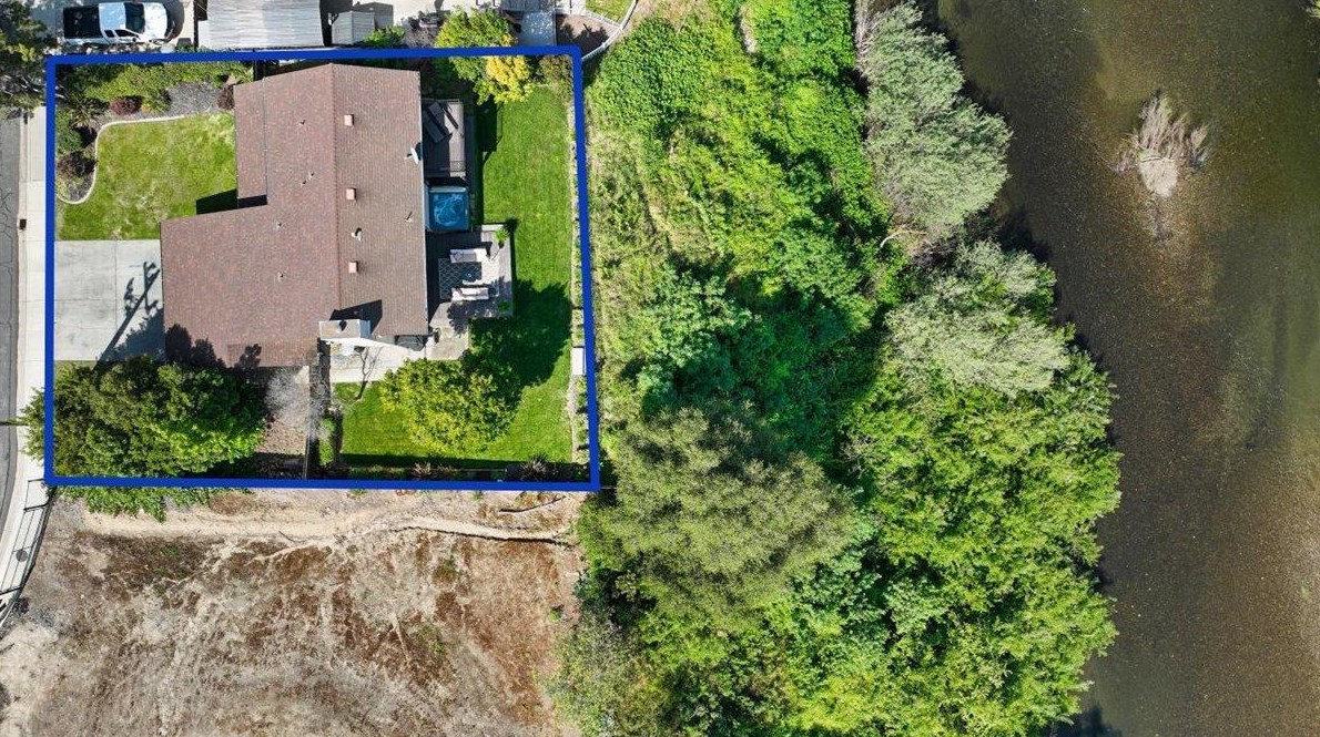 1298 Riv Blf Dr, Valley Home CA 95361-2678 exterior