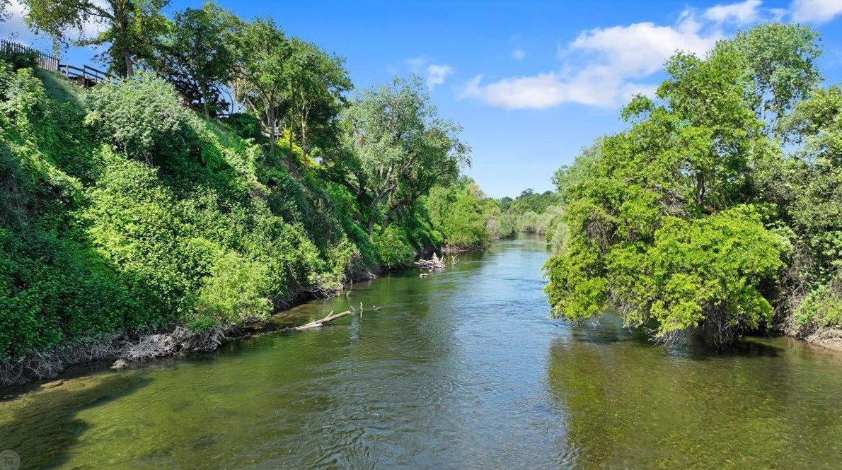 1298 Riv Blf Dr, Valley Home CA 95361-2678 exterior