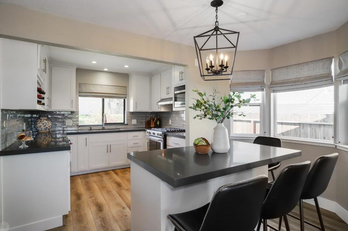 1298 Riv Blf Dr, Valley Home CA 95361-2678 exterior