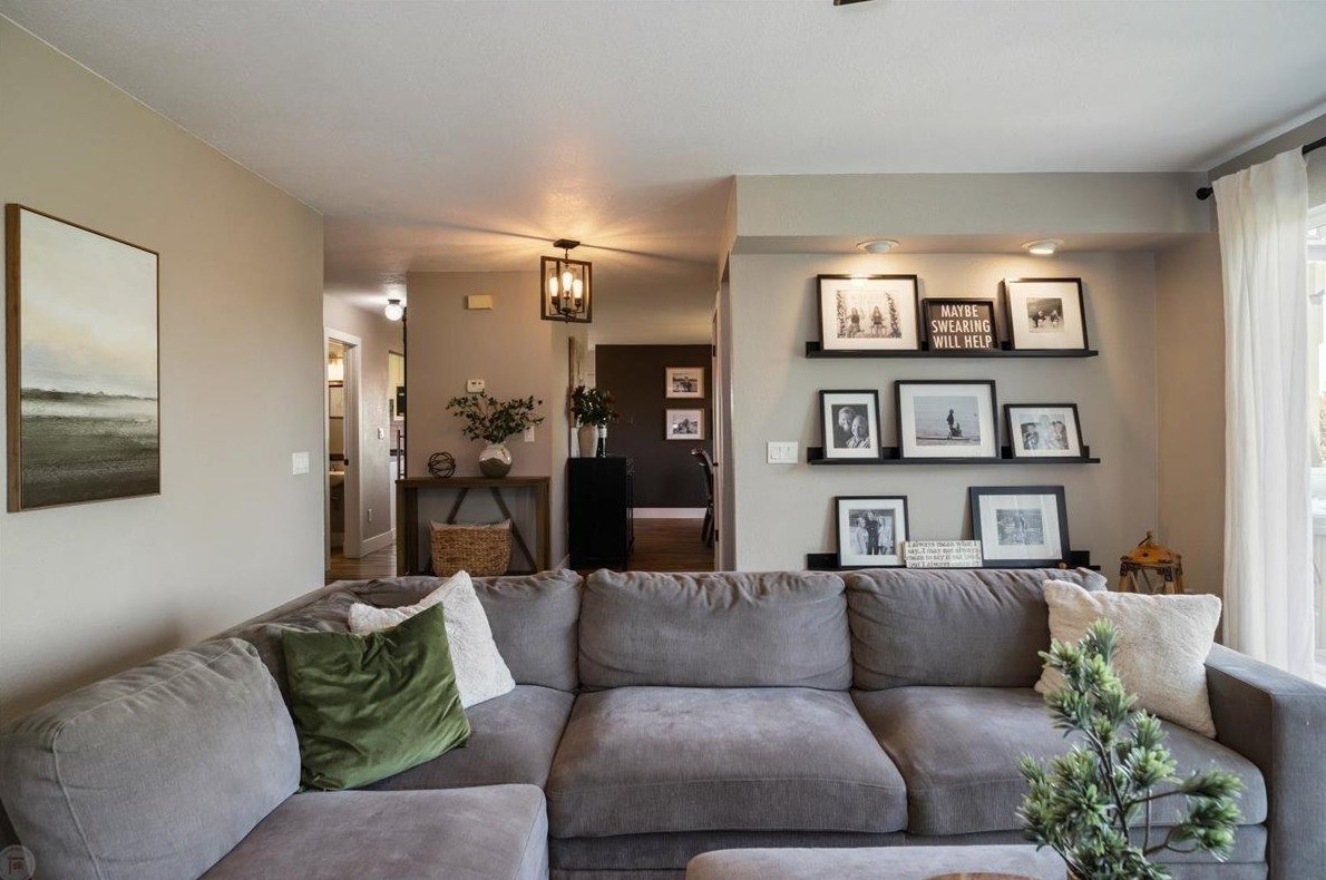 1298 Riv Blf Dr, Valley Home CA 95361-2678 exterior