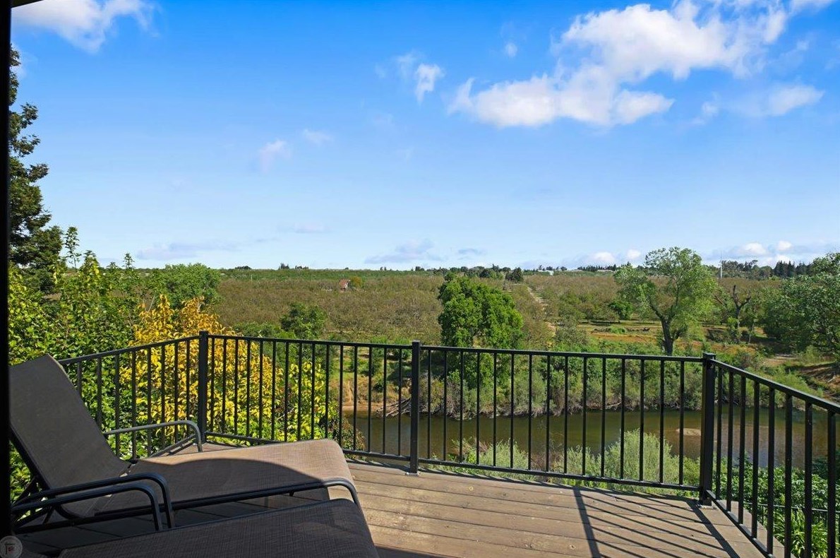 1298 Riv Blf Dr, Valley Home CA 95361-2678 exterior