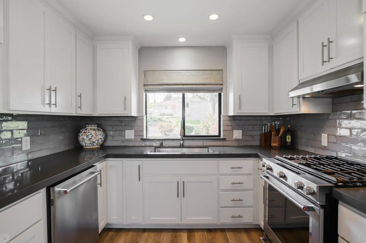 1298 Riv Blf Dr, Valley Home CA 95361-2678 exterior