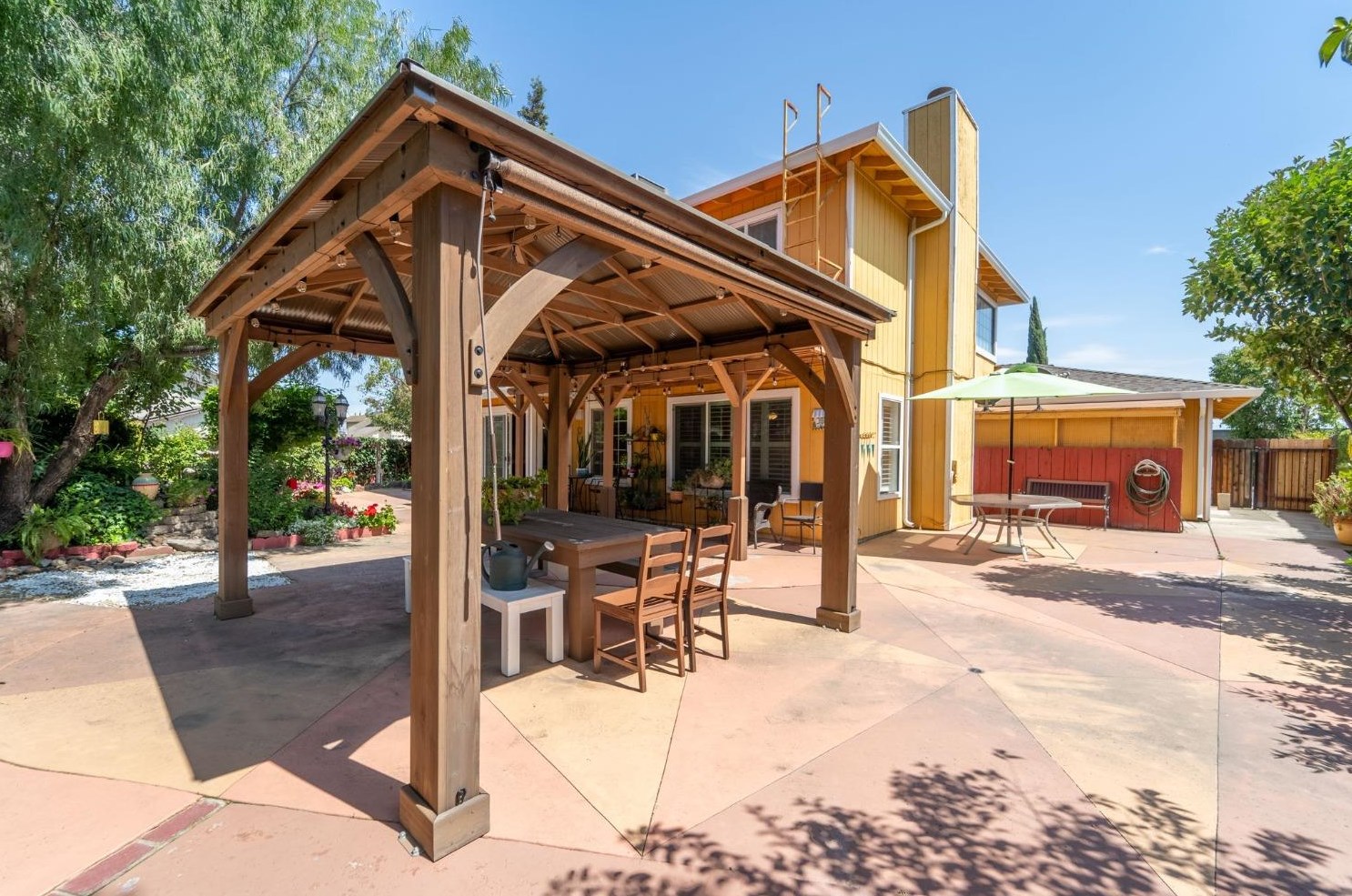 1313 Hunt Rd, Manteca CA  95337-6732 exterior