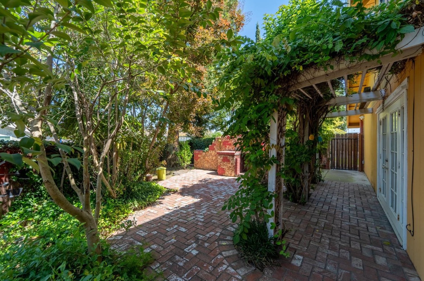 1313 Hunt Rd, Manteca CA  95337-6732 exterior
