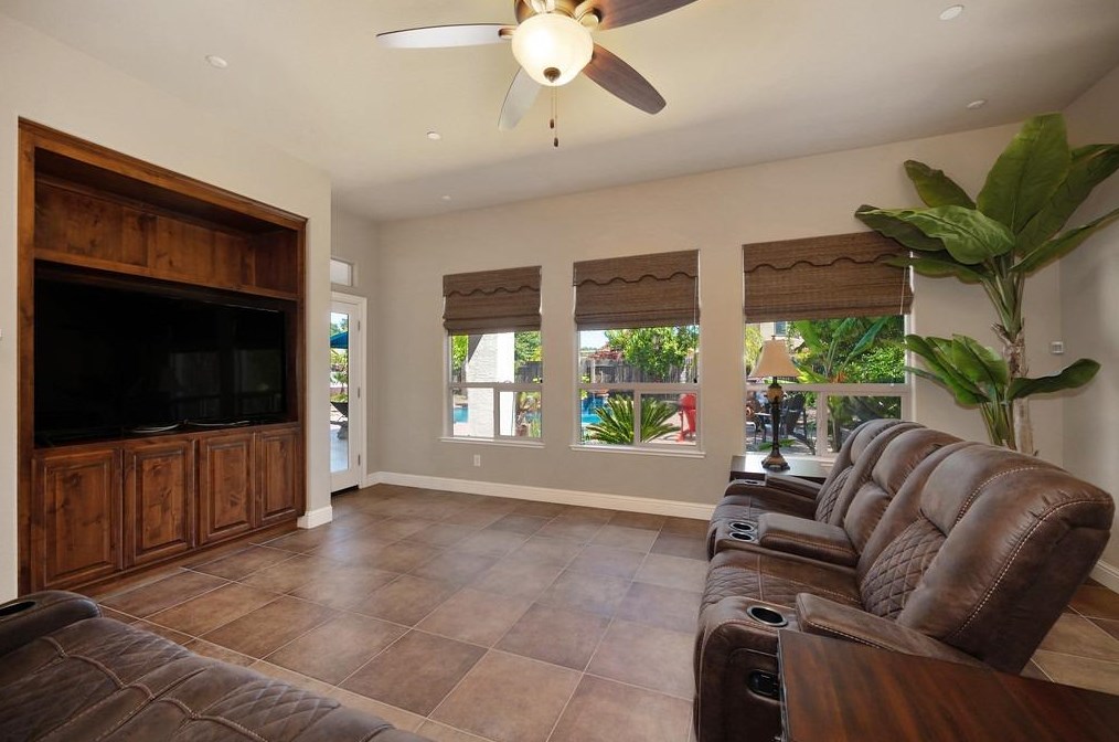 317 White Feather Ct, Roseville CA  95747-8891 exterior