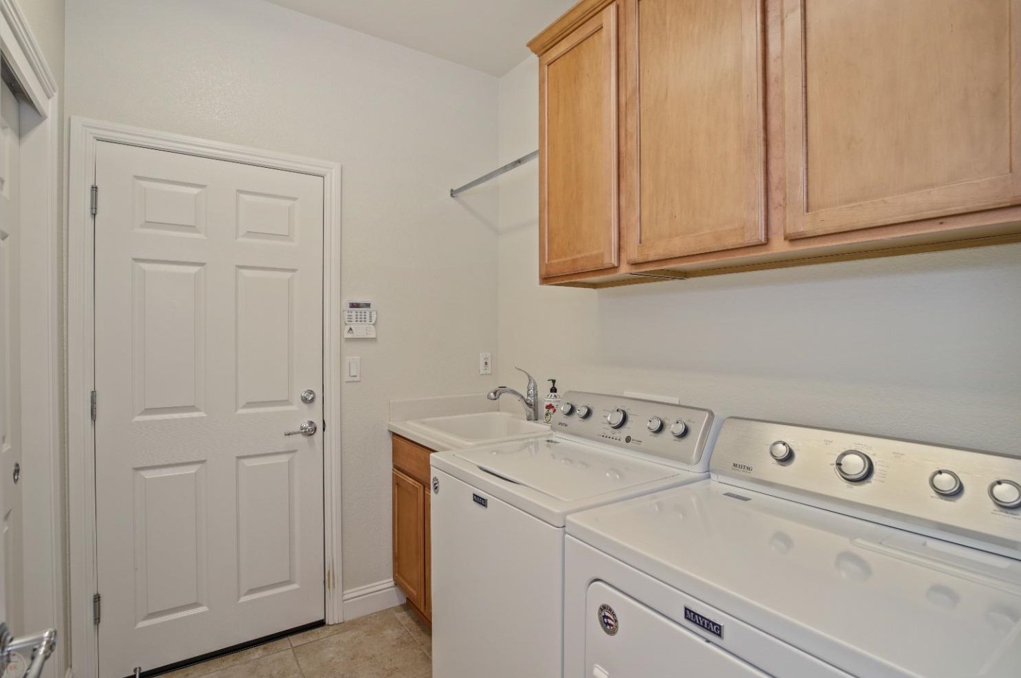 1535 Maple Valley St, Manteca CA 95336-5127 exterior