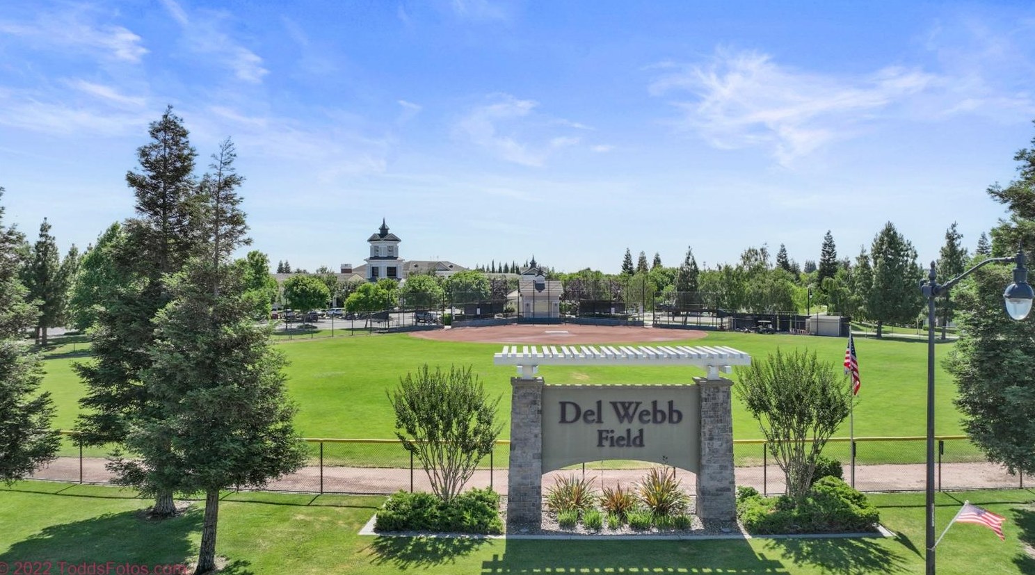 1535 Maple Valley St, Manteca CA 95336-5127 exterior