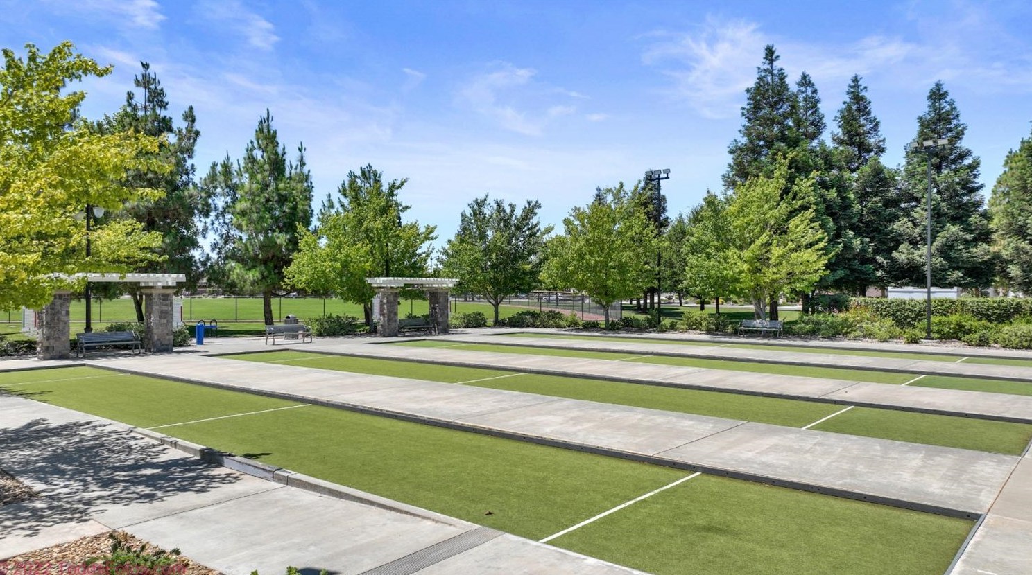 1535 Maple Valley St, Manteca CA 95336-5127 exterior