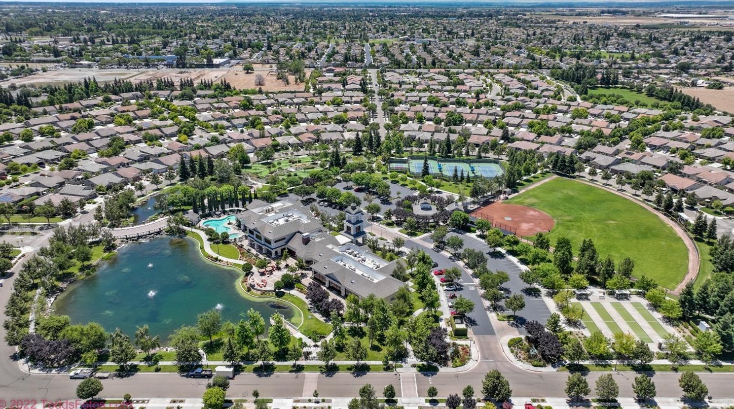 1535 Maple Valley St, Manteca CA 95336-5127 exterior