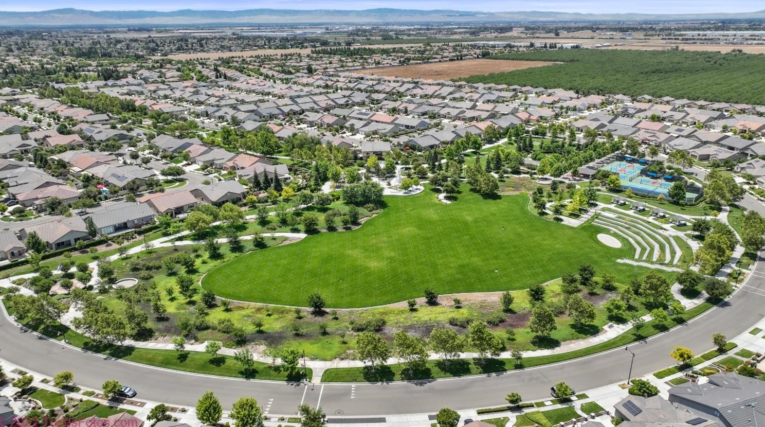 1535 Maple Valley St, Manteca CA 95336-5127 exterior