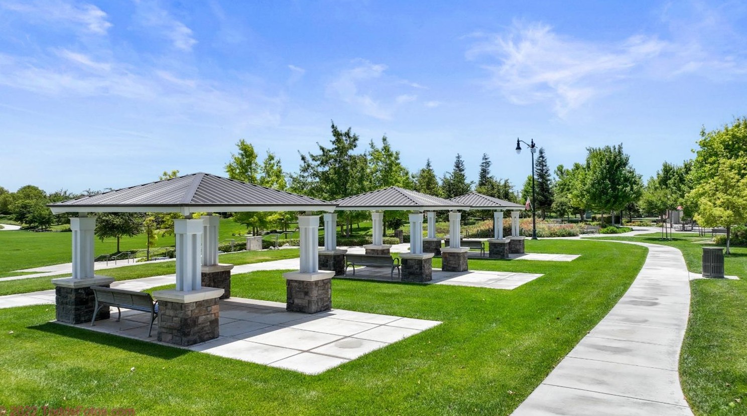 1535 Maple Valley St, Manteca CA 95336-5127 exterior