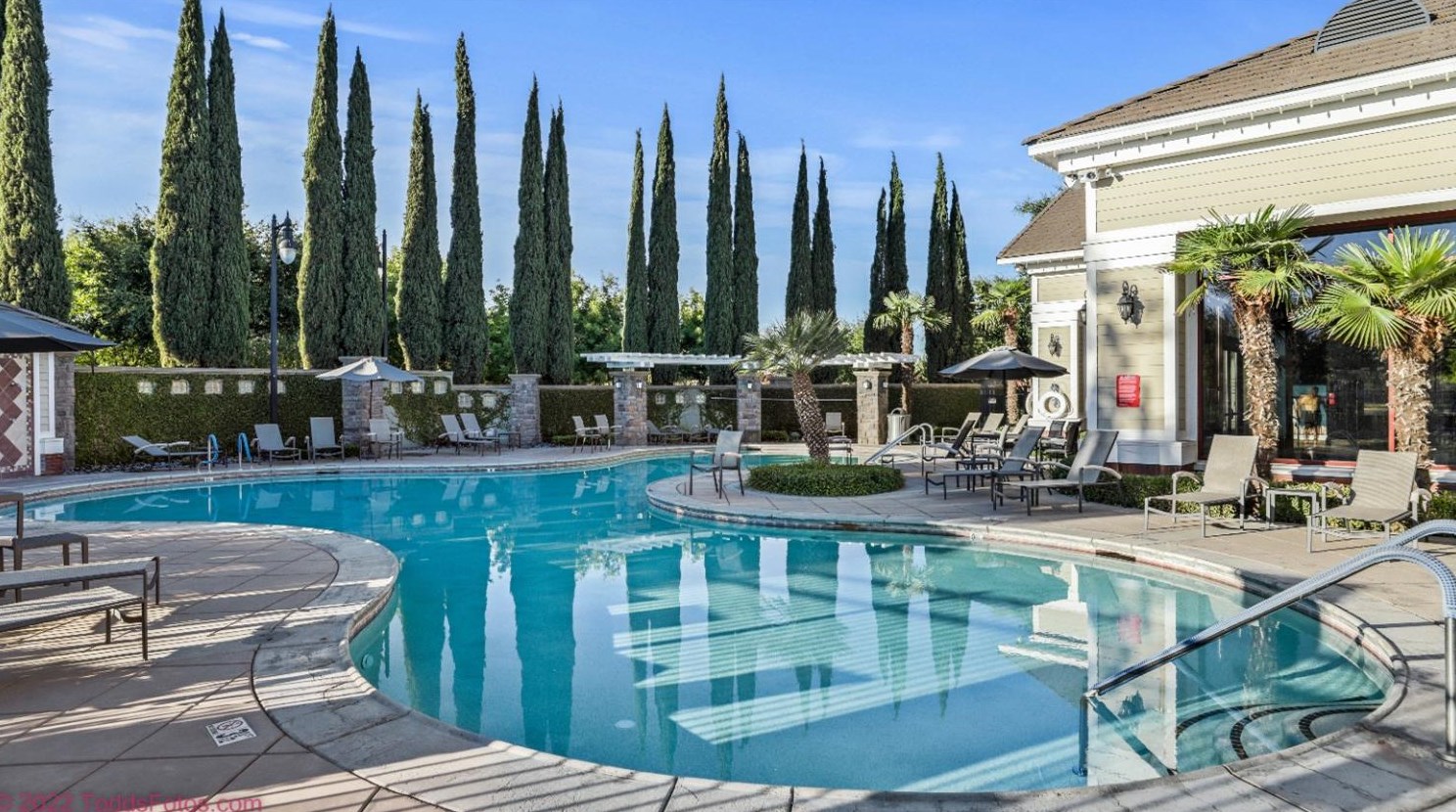 1535 Maple Valley St, Manteca CA 95336-5127 exterior