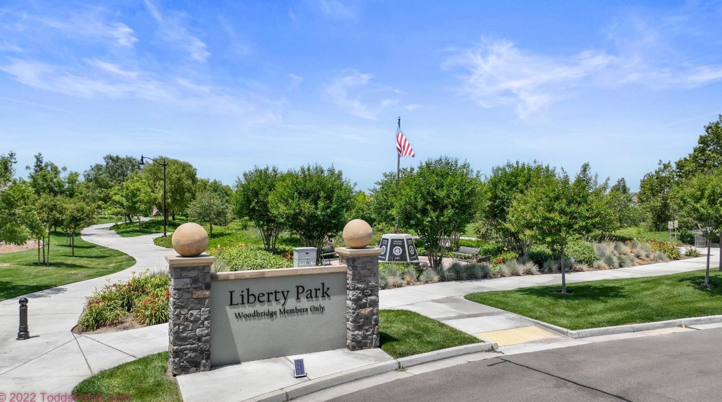 1535 Maple Valley St, Manteca CA 95336-5127 exterior