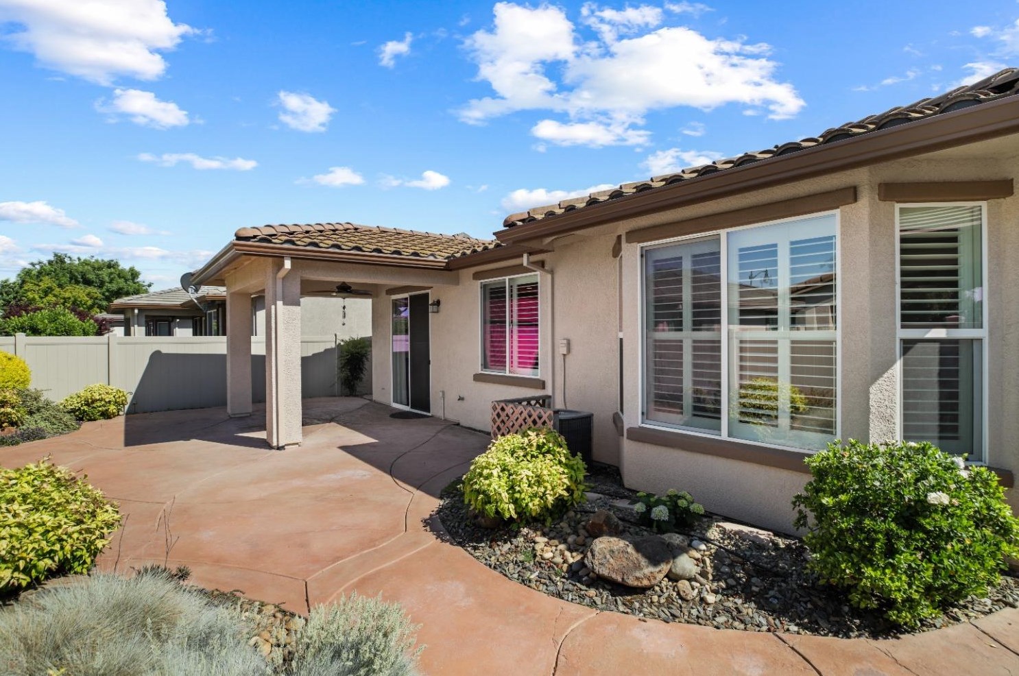 1535 Maple Valley St, Manteca CA 95336-5127 exterior