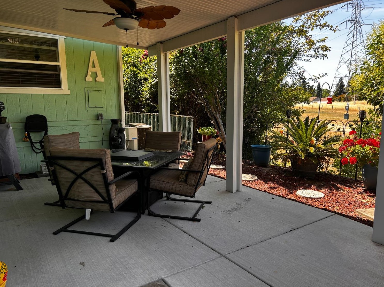 47 Hancock Dr, Roseville CA  95678-1122 exterior