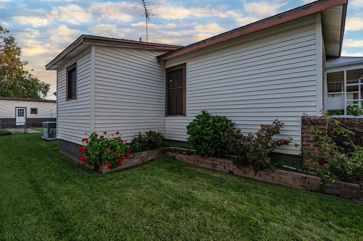 805 Pleasant St, Roseville CA 95678-1446 exterior