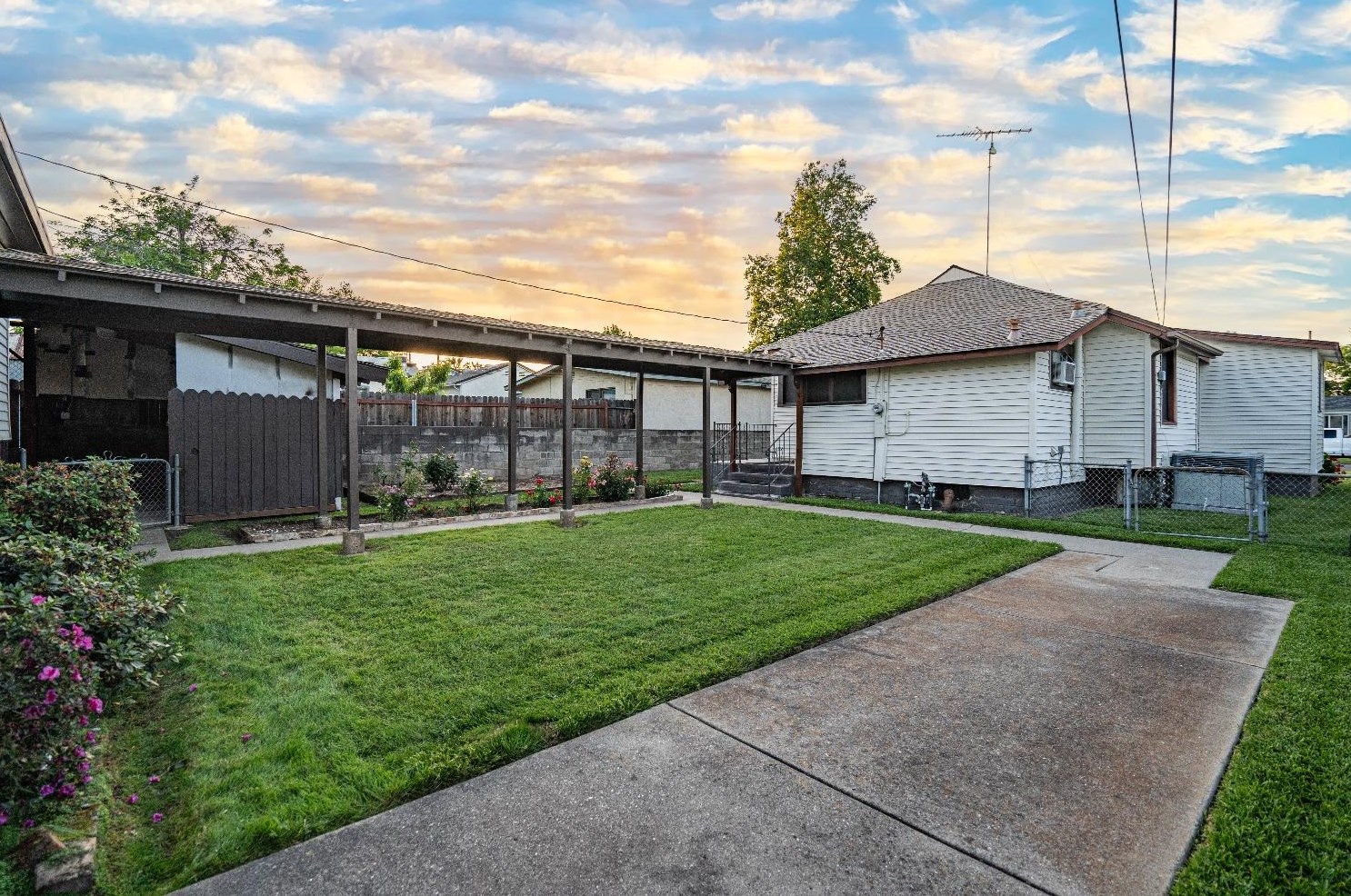 805 Pleasant St, Roseville CA 95678-1446 exterior