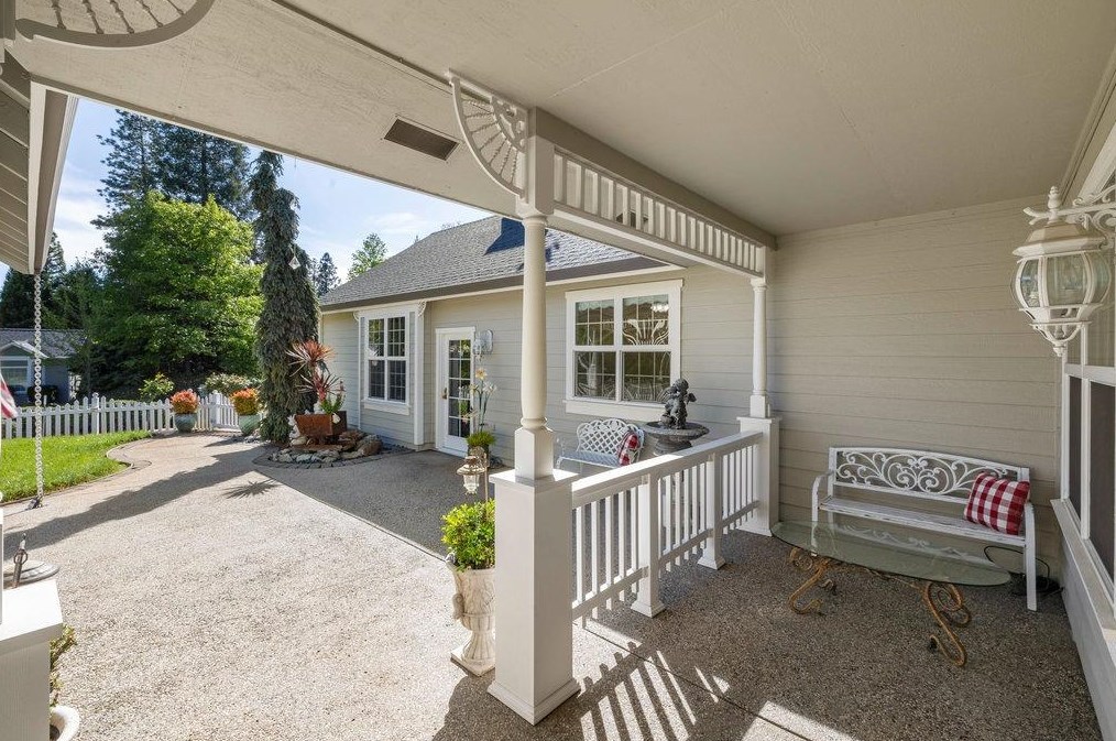 125 Scotia Pne Cir, Grass Valley CA  95945-5418 exterior