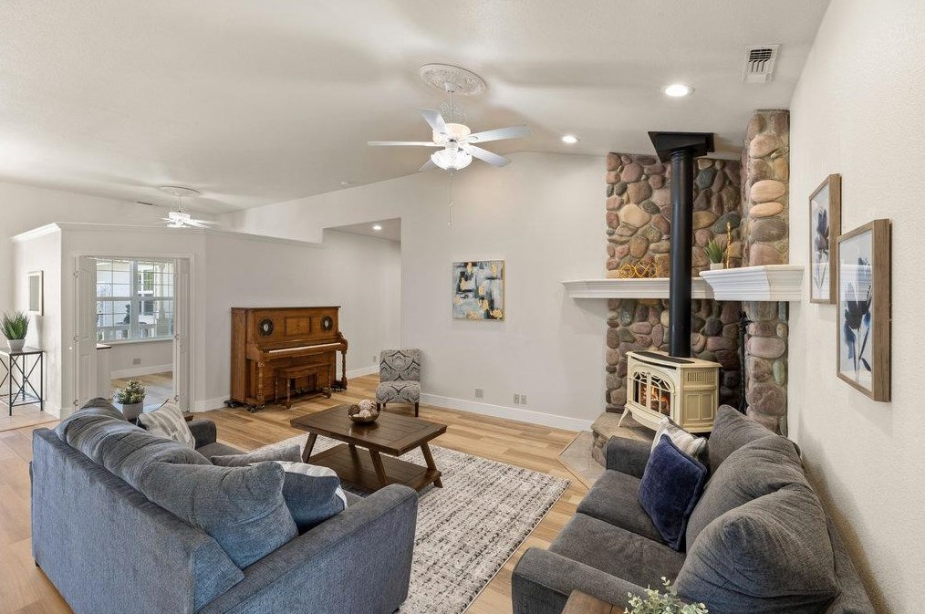 125 Scotia Pne Cir, Grass Valley CA  95945-5418 exterior