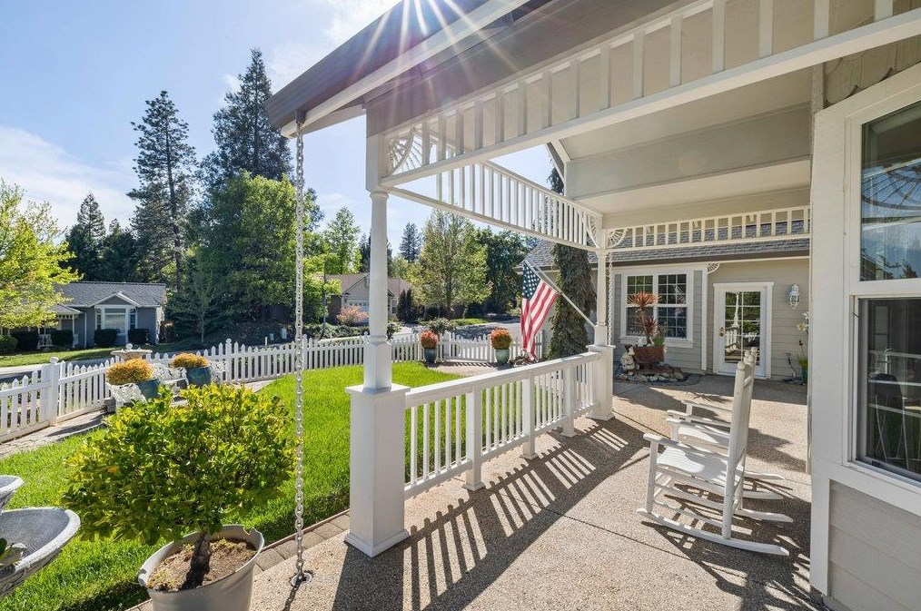 125 Scotia Pne Cir, Grass Valley CA  95945-5418 exterior