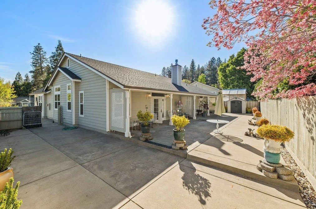 125 Scotia Pne Cir, Grass Valley CA  95945-5418 exterior
