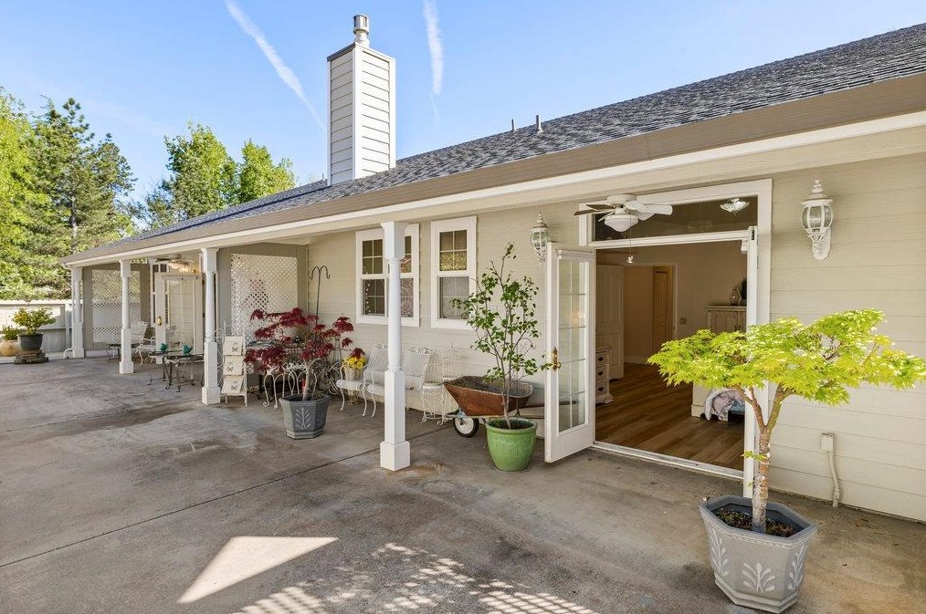 125 Scotia Pne Cir, Grass Valley CA  95945-5418 exterior