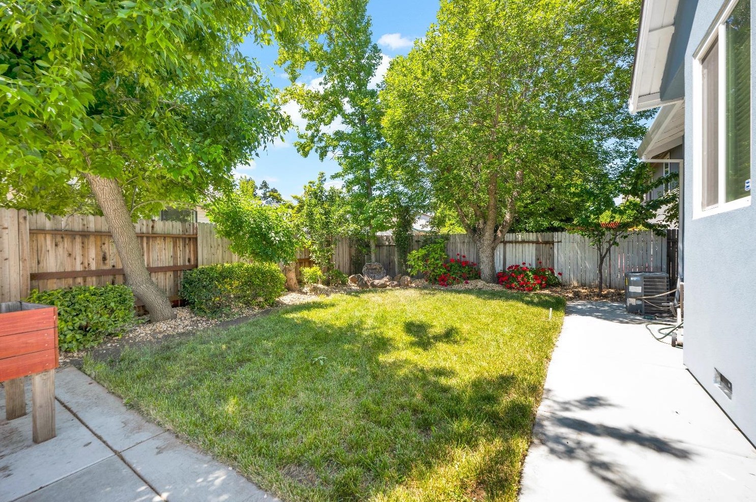 5500 Ravine Creek Way, Elk Grove CA  95758-4716 exterior