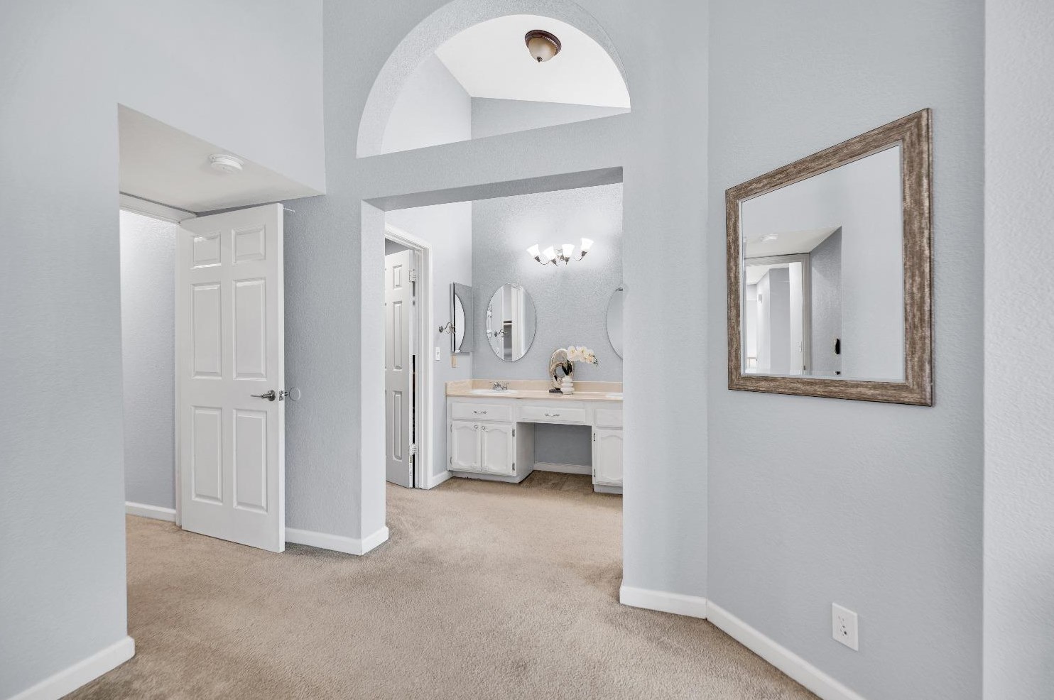 5500 Ravine Creek Way, Elk Grove CA  95758-4716 exterior