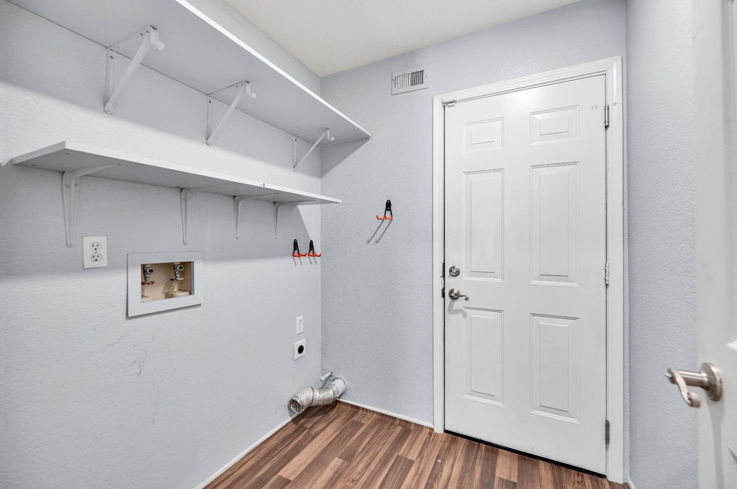 5500 Ravine Creek Way, Elk Grove CA  95758-4716 exterior