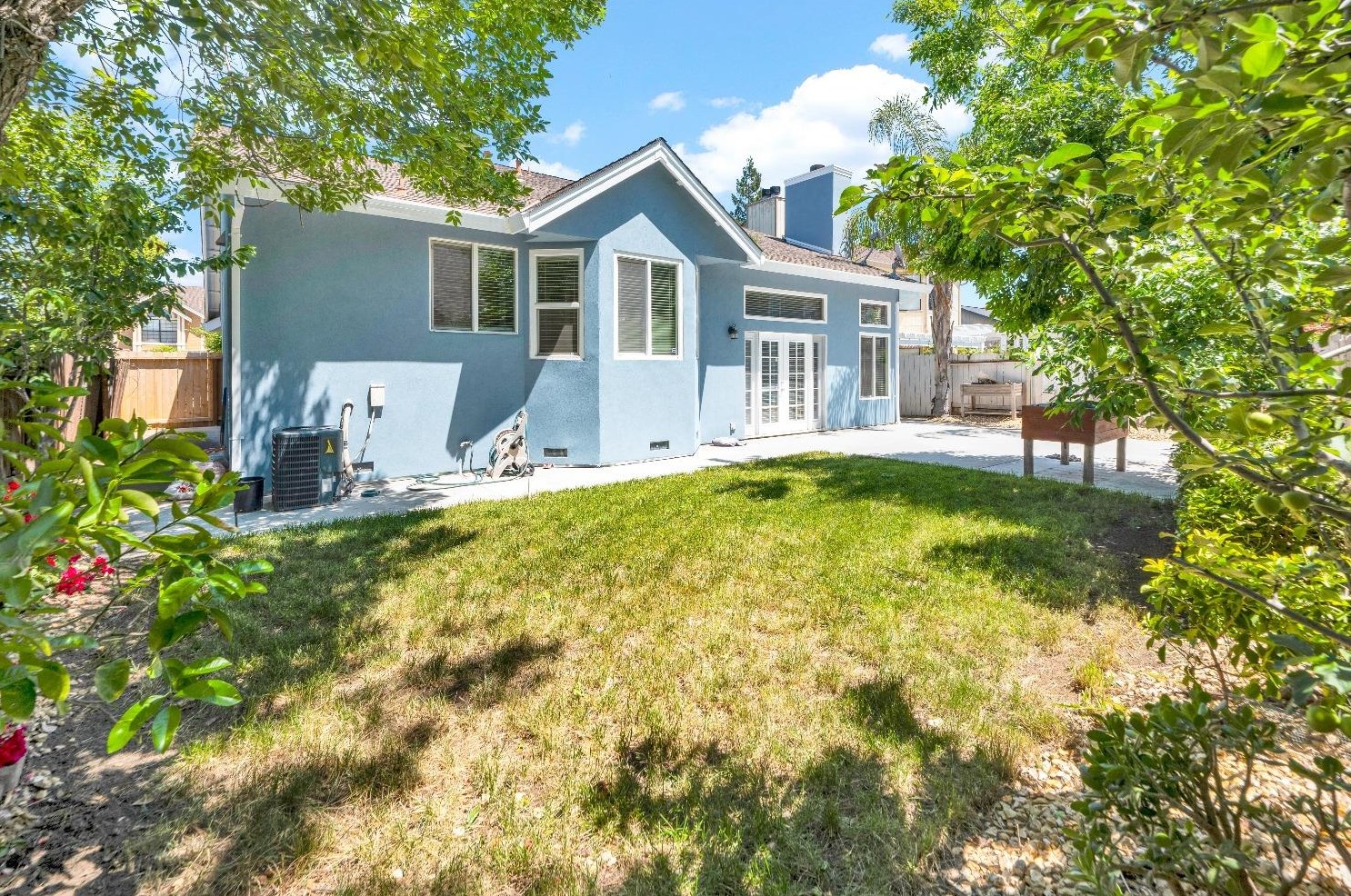 5500 Ravine Creek Way, Elk Grove CA  95758-4716 exterior