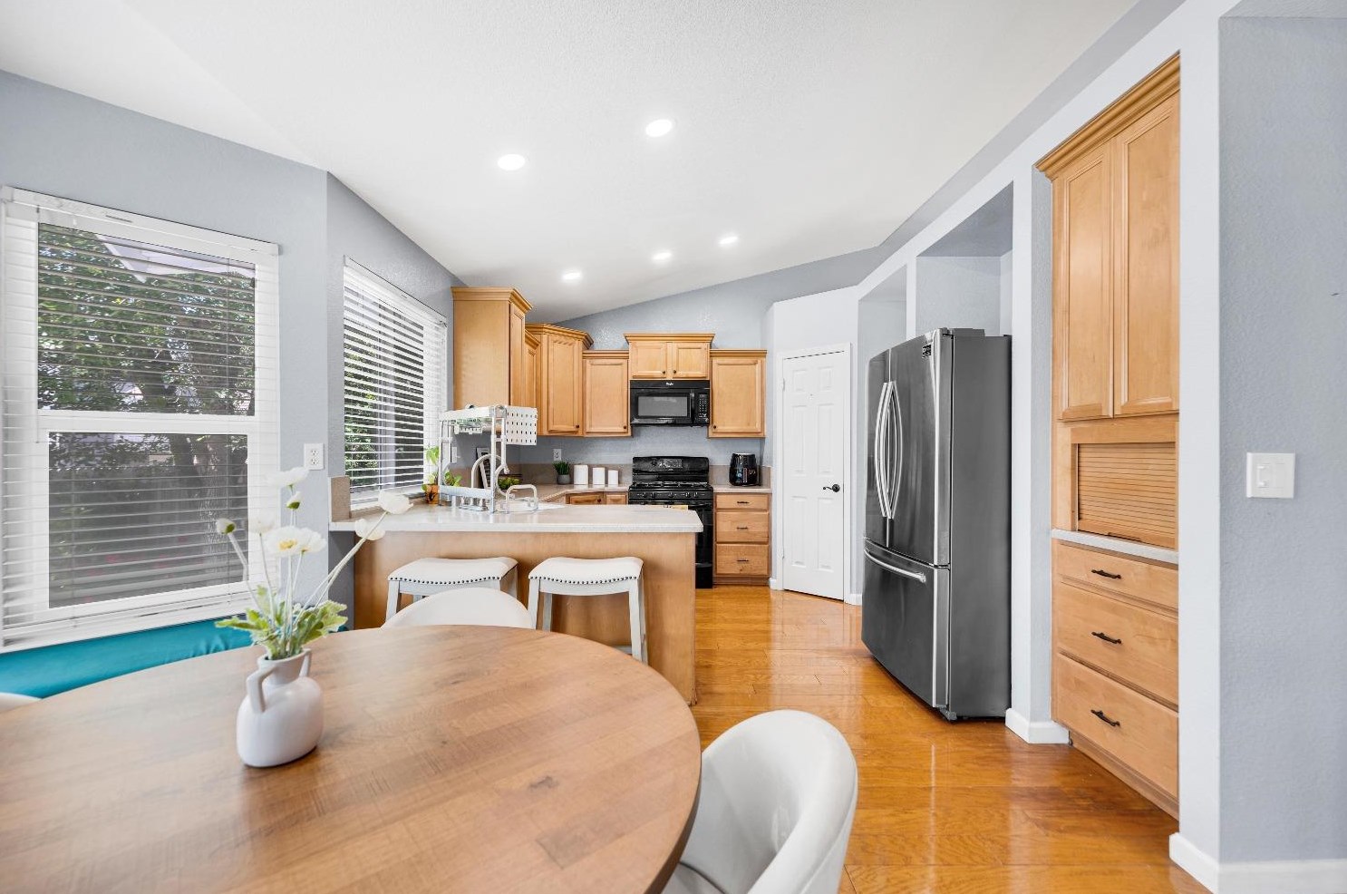 5500 Ravine Creek Way, Elk Grove CA  95758-4716 exterior