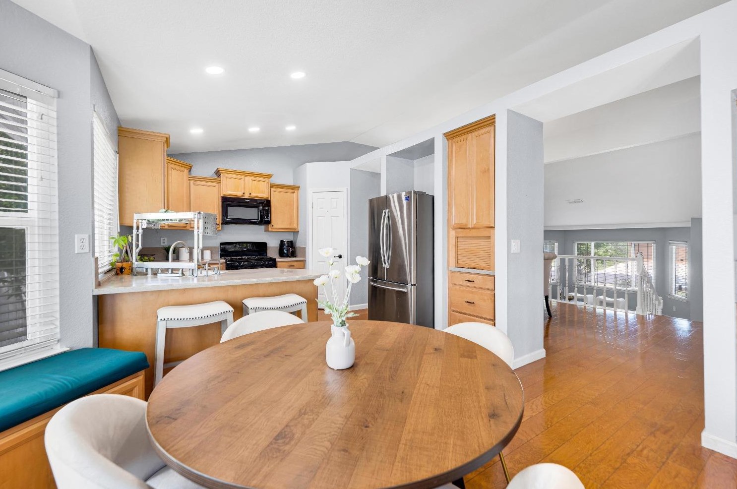 5500 Ravine Creek Way, Elk Grove CA  95758-4716 exterior