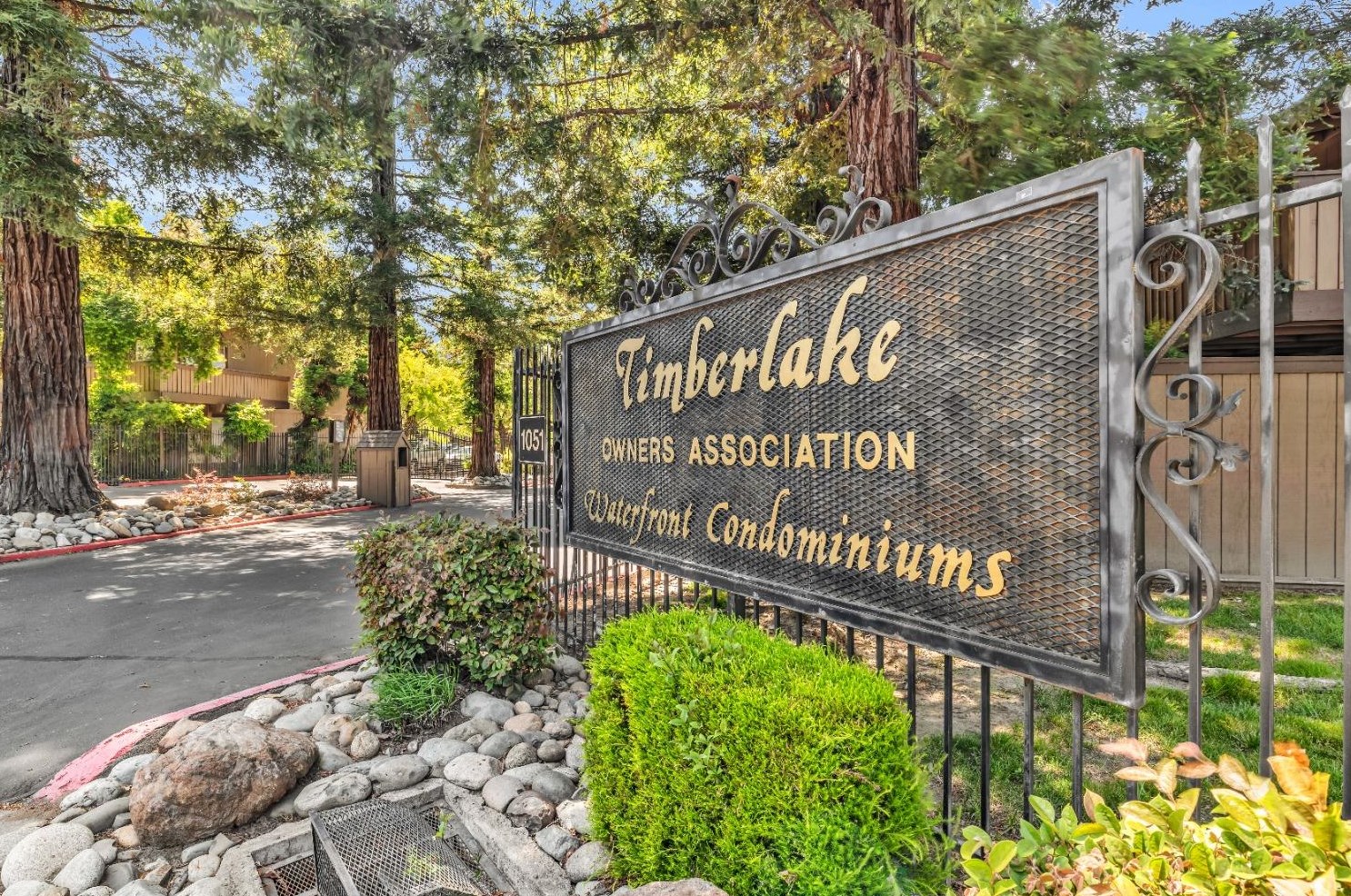 2434 Larkspur Ln, Sacramento CA  95825-4134 exterior