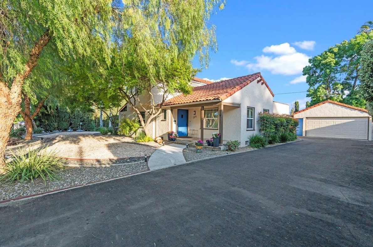 224 Palm Ave, Modesto CA  95350-5422 exterior