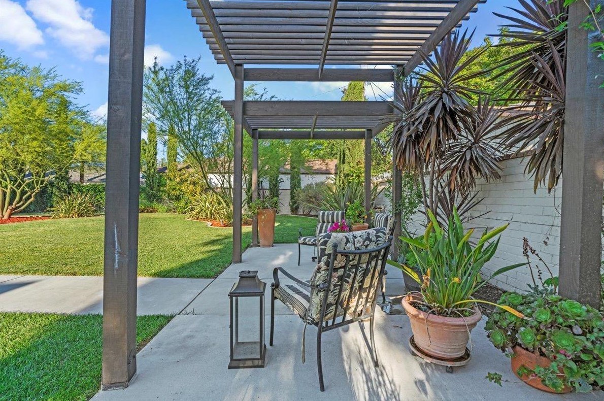 224 Palm Ave, Modesto CA  95350-5422 exterior