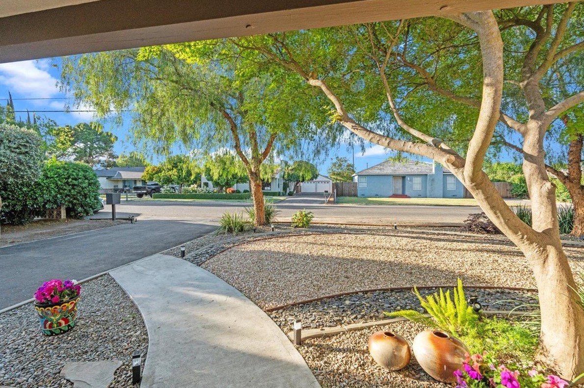 224 Palm Ave, Modesto CA  95350-5422 exterior