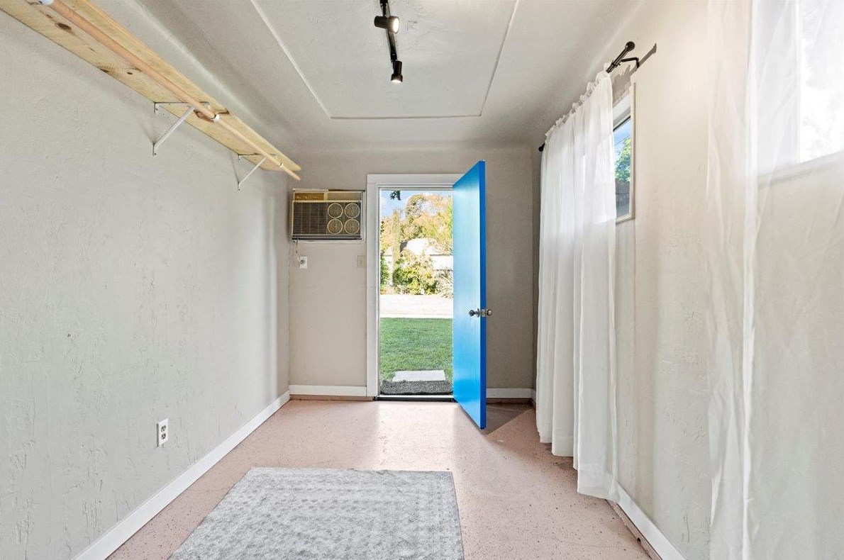 224 Palm Ave, Modesto CA  95350-5422 exterior