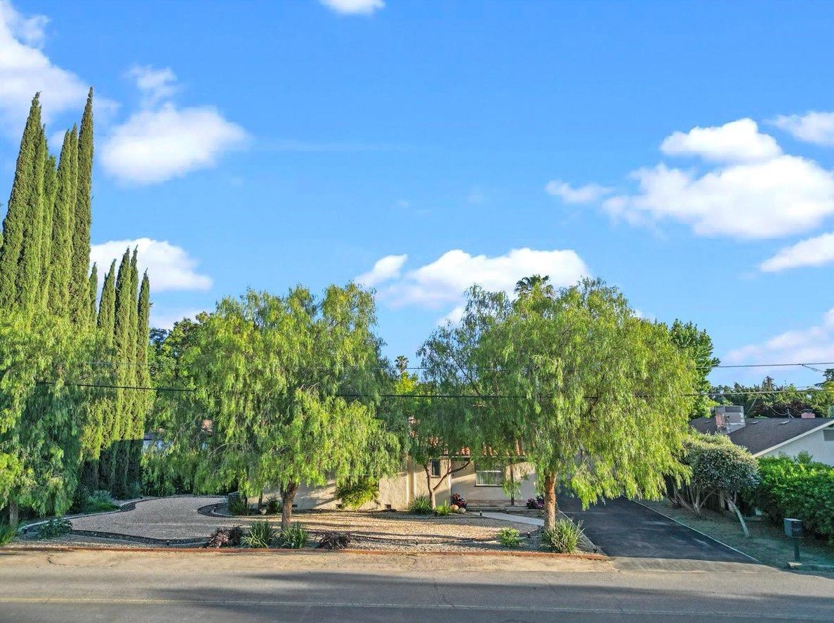 224 Palm Ave, Modesto CA  95350-5422 exterior