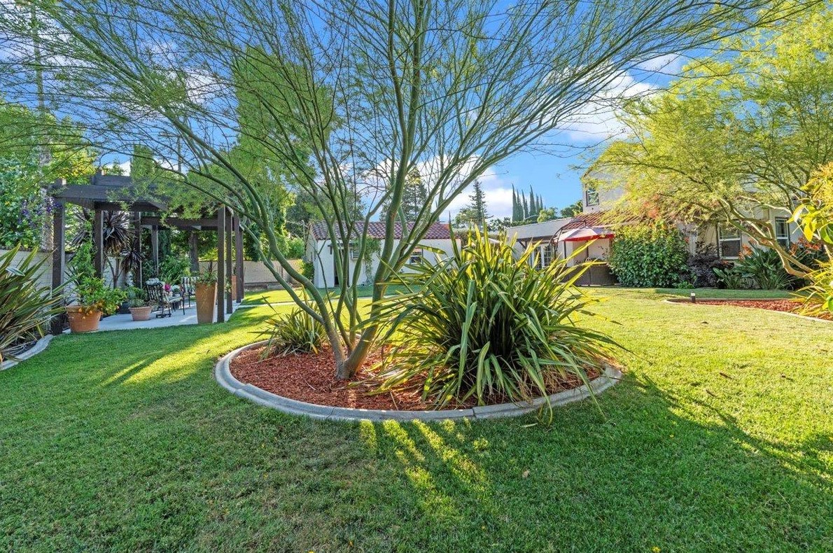 224 Palm Ave, Modesto CA  95350-5422 exterior