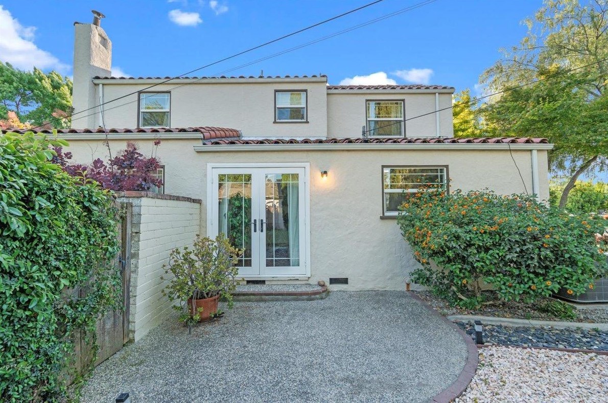 224 Palm Ave, Modesto CA  95350-5422 exterior