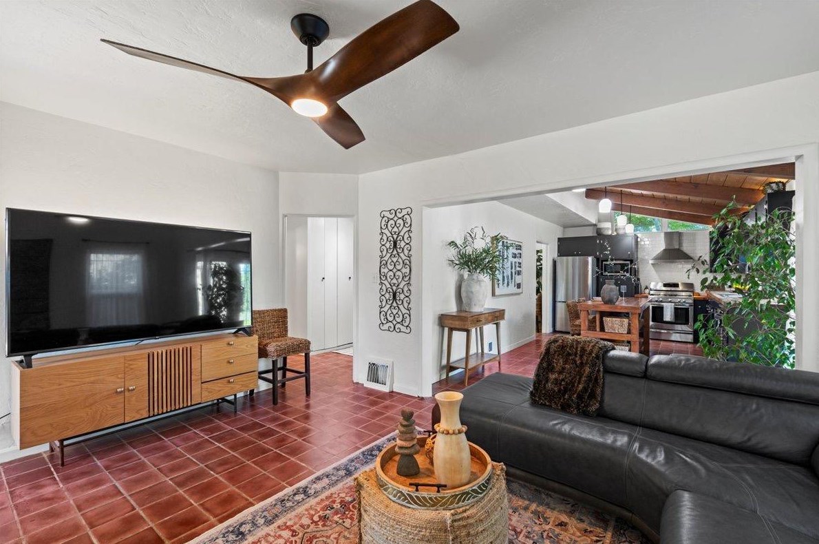 224 Palm Ave, Modesto CA  95350-5422 exterior