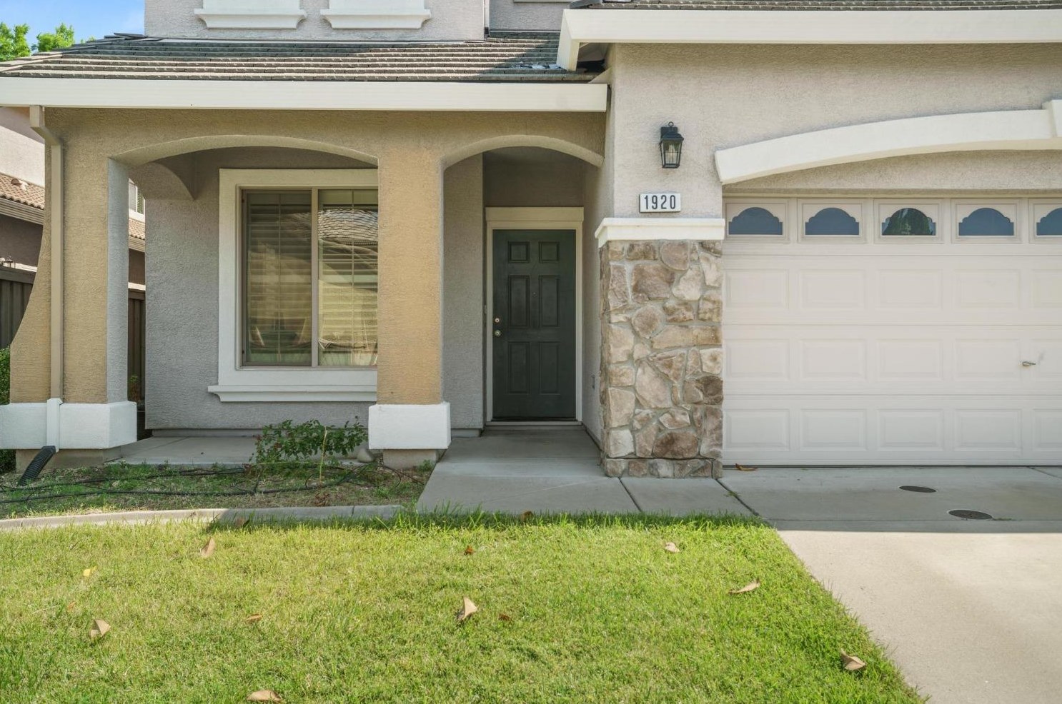 1920 Sevilla Dr, Roseville CA 95747-5062 exterior