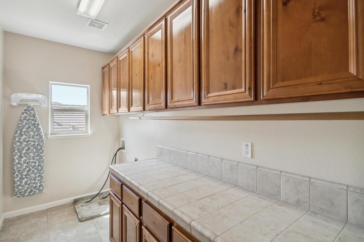 1920 Sevilla Dr, Roseville CA 95747-5062 exterior