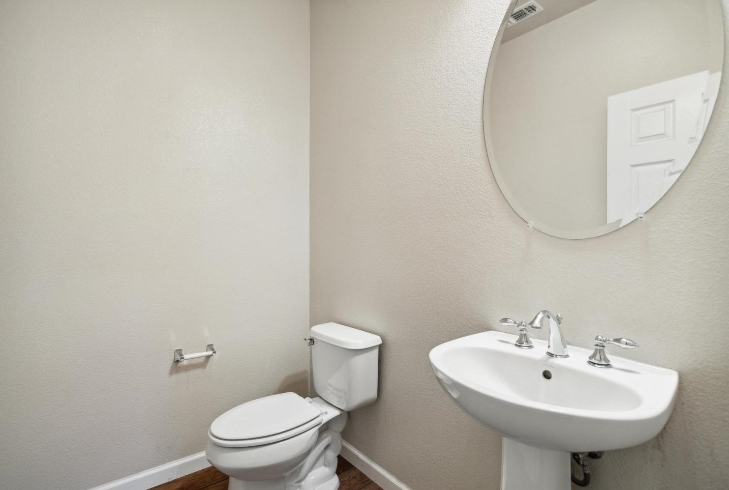 1920 Sevilla Dr, Roseville CA 95747-5062 exterior