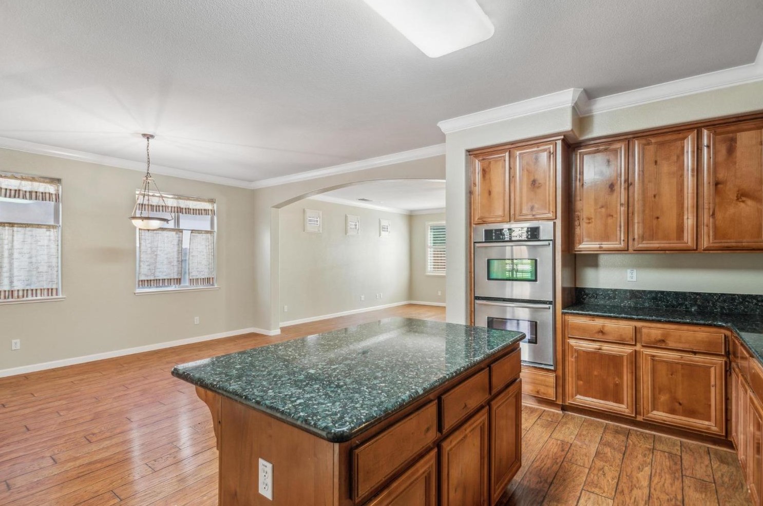 1920 Sevilla Dr, Roseville CA 95747-5062 exterior