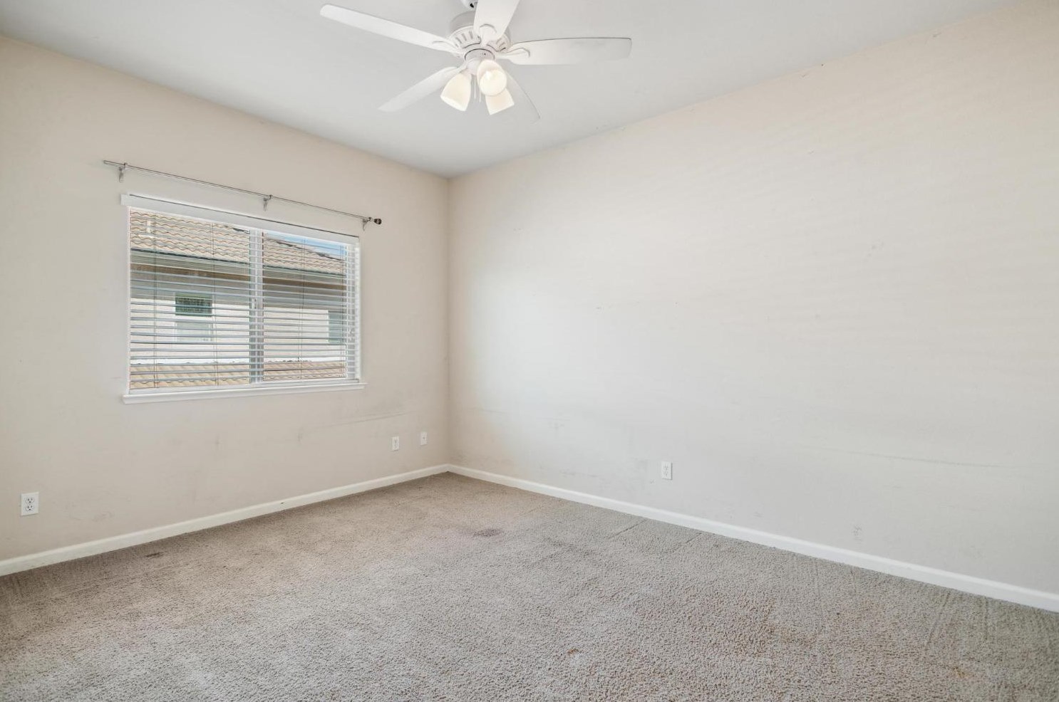 1920 Sevilla Dr, Roseville CA 95747-5062 exterior