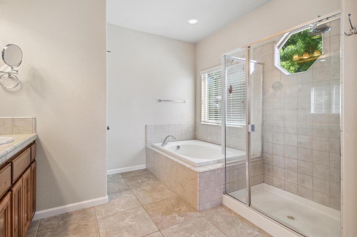 1920 Sevilla Dr, Roseville CA 95747-5062 exterior