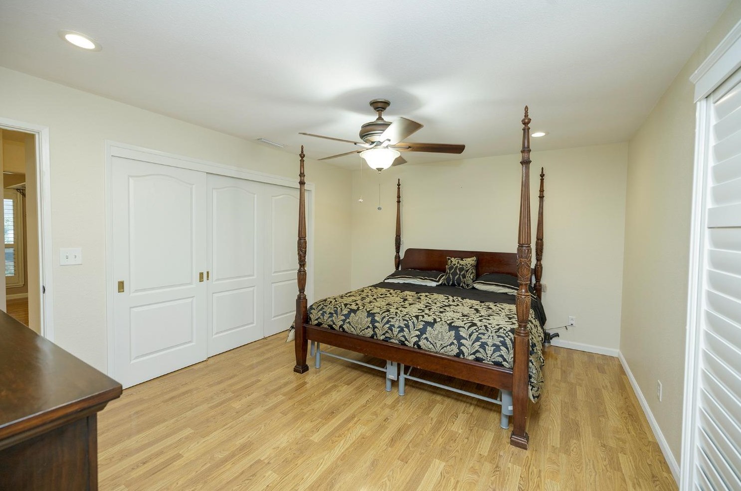 1103 Riv Blf Dr, Valley Home CA 95361-2657 exterior